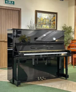 Yamaha U3E - Piano Yamaha U3E màu đen tại Đức Trí Piano Boutique