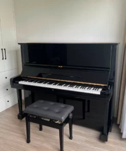 Yamaha U3E - Yamaha U3E và ghế đàn