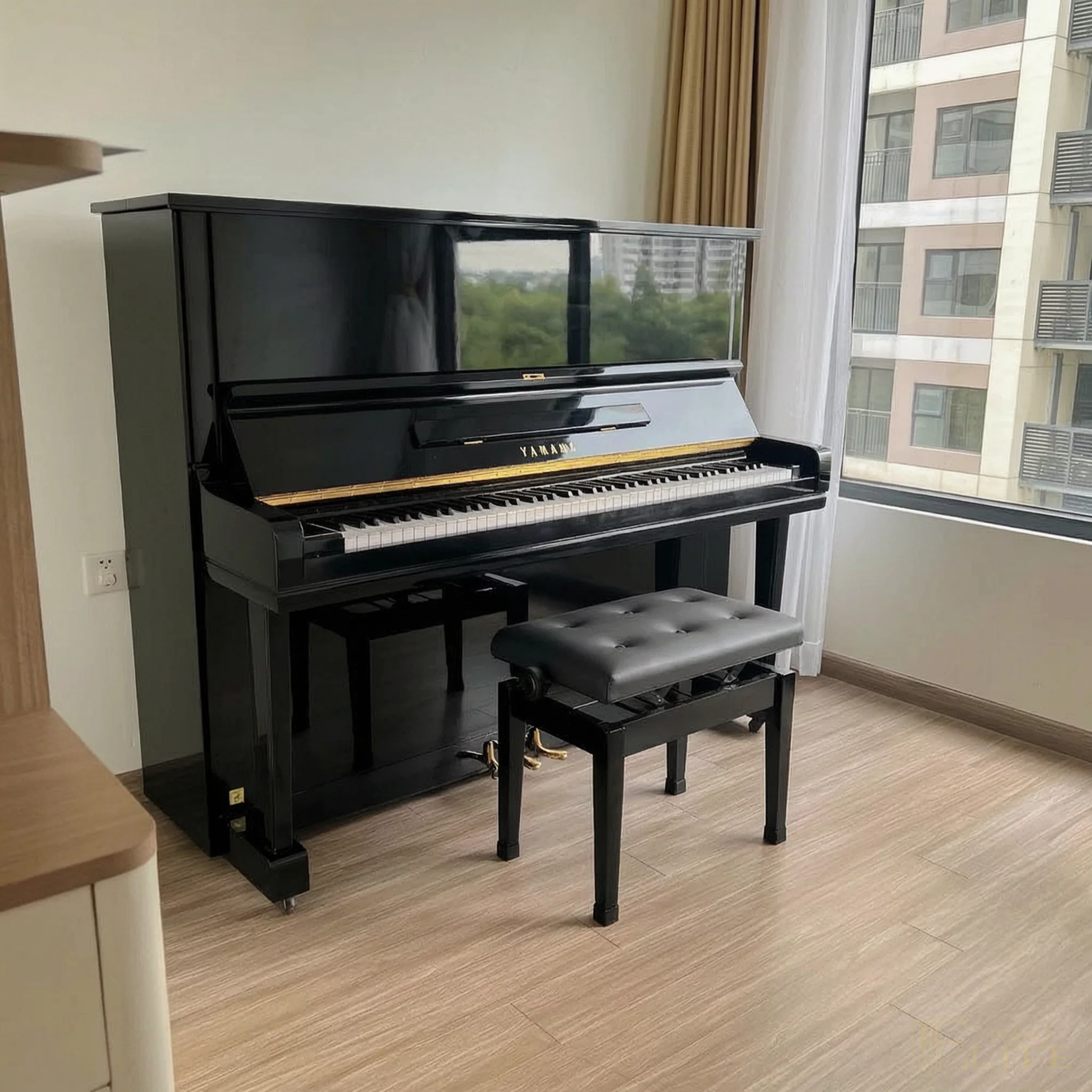 Yamaha U3E - Mặt bên đàn Yamaha U3E