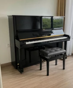 Yamaha U3E - Màu đen trên đàn Yamaha U3E