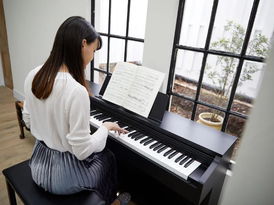 Casio AP-270 – Mặt sau và hệ thống dây đàn Casio
