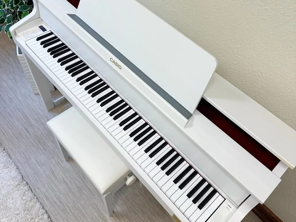 CASIO GP-310 WE – Ghế đàn và phụ kiện đi kèm