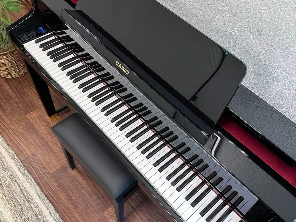 CASIO GP-510 – Mặt sau và hệ thống dây đàn Casio