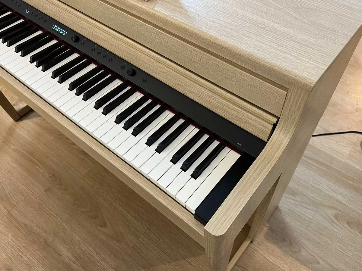 ROLAND HP-704 LO (New)