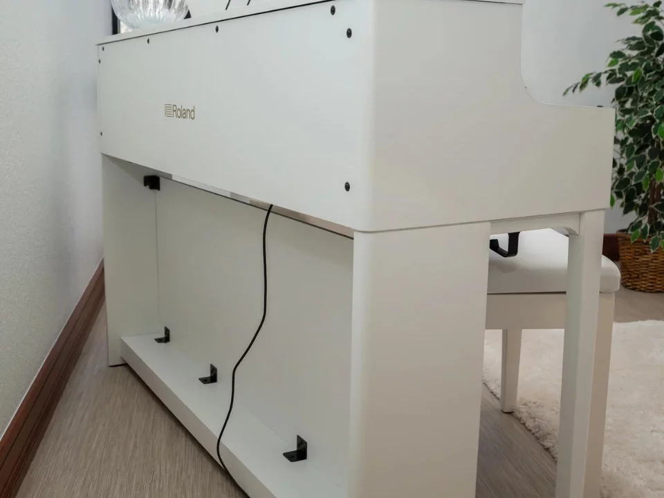 ROLAND HP-704 WH (New)