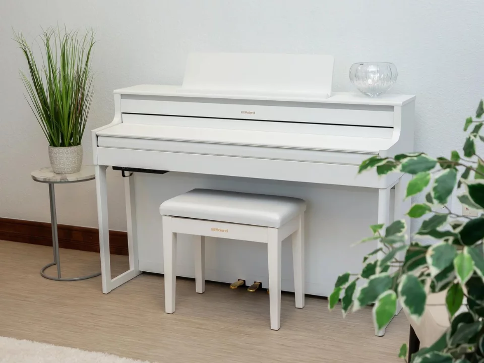 ROLAND HP-704 WH (New)