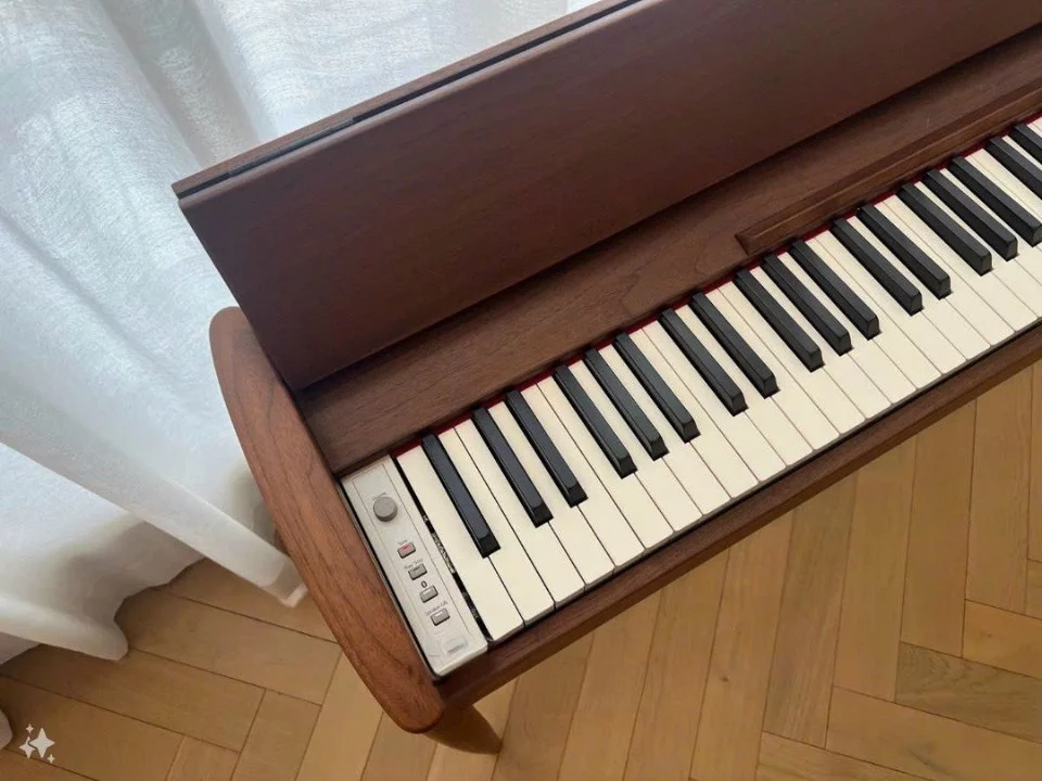 ROLAND KF-10 WN Walnut – Mặt sau và hệ thống dây đàn Roland
