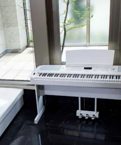 YAMAHA DGX-670 WH