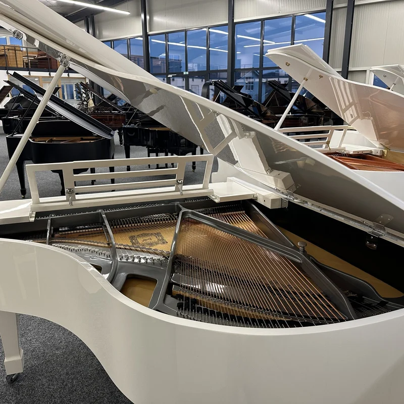 FEURICH 179 - "DYNAMIC II" (White Polish & Brass) - Nah Music