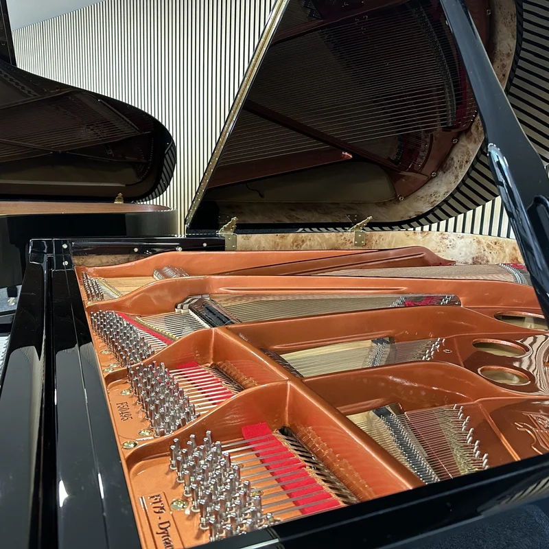 FEURICH 179 & DYNAMIC II (Walnut Polished & Brass) tại Nah Music TP.HCM – Không gian trưng bày