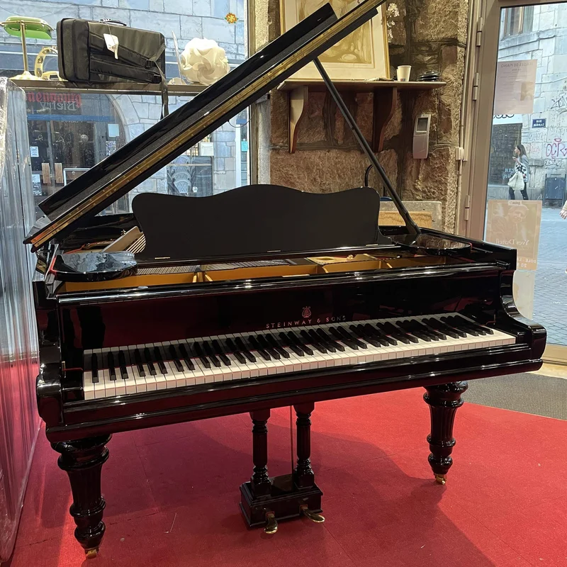 Grotrian G124 Concerto Series | Upright Ebony Polish | Grotrian-Steinweg