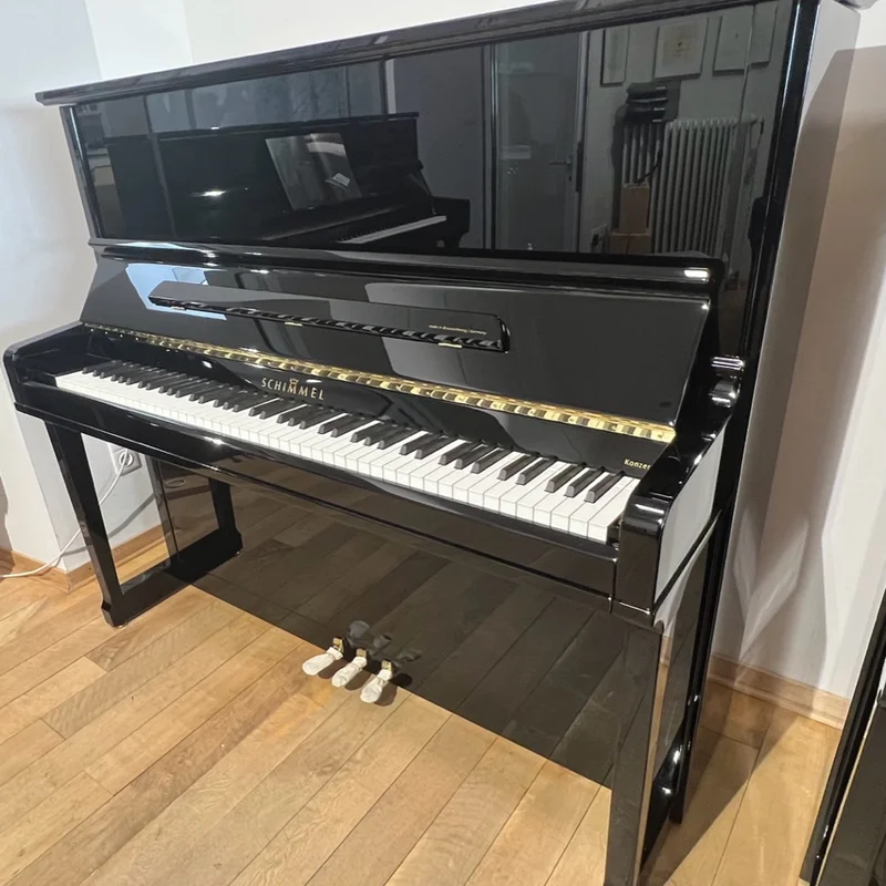 Review Konzert K132 Tradition (Mahogany Polish) – Hình ảnh thực tế tại showroom Nah Music