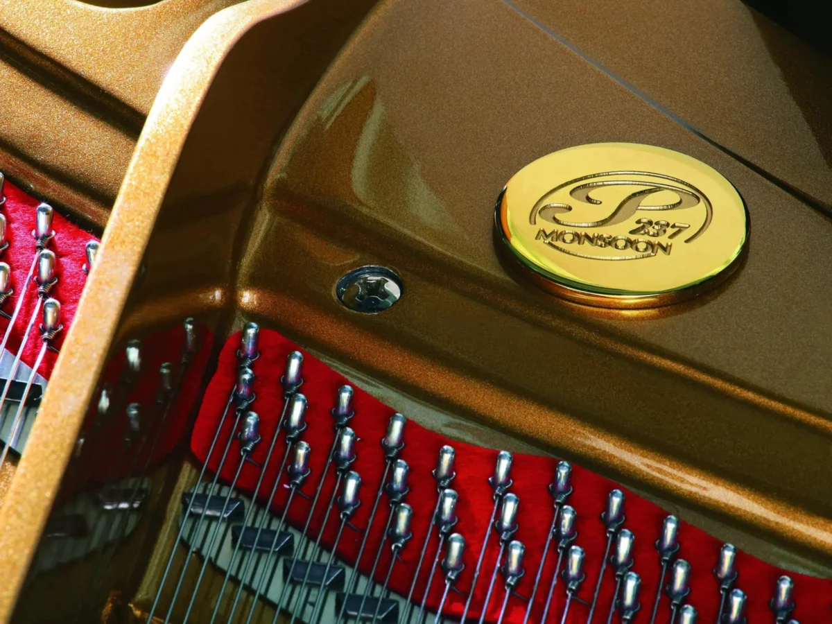 Không gian trưng bày đàn piano Petrof P-237 Monsoon tại showroom Nah Music