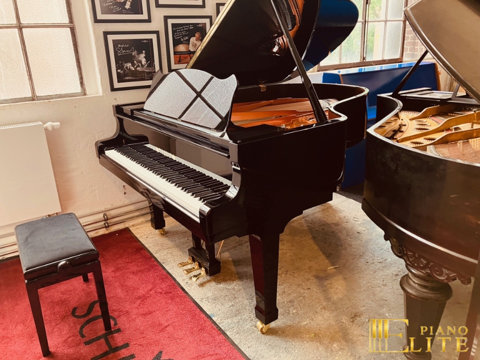 Wilhelm Schimmel W180 Tradition (Ebony High Gloss) – Toàn cảnh thiết kế tại Nah Music