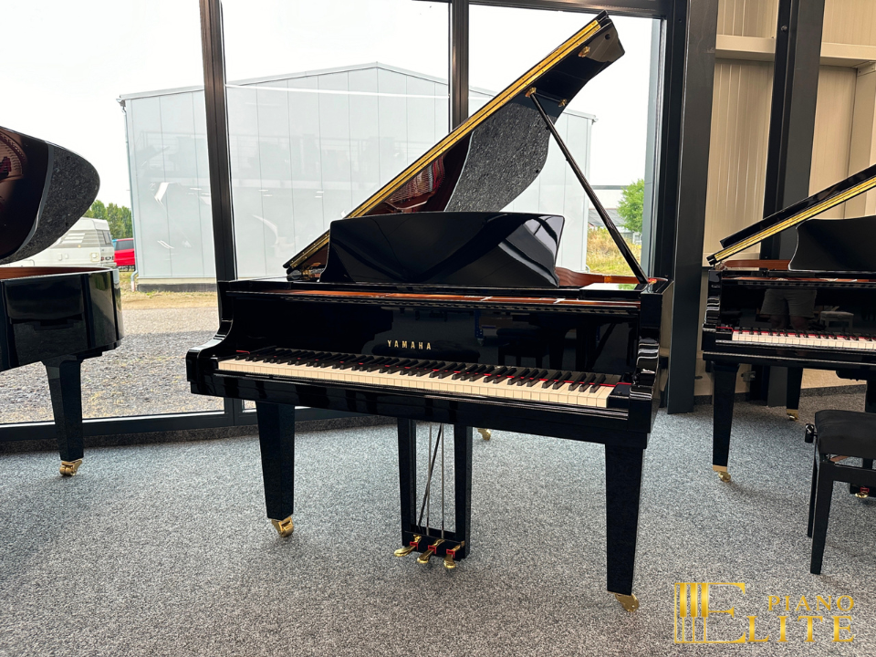 YAMAHA C3X (USED)