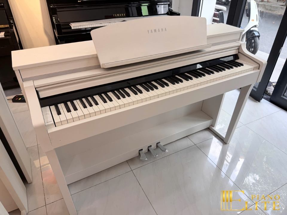 YAMAHA CSP-170 WH (USED) – Mặt sau và hệ thống dây đàn Yamaha