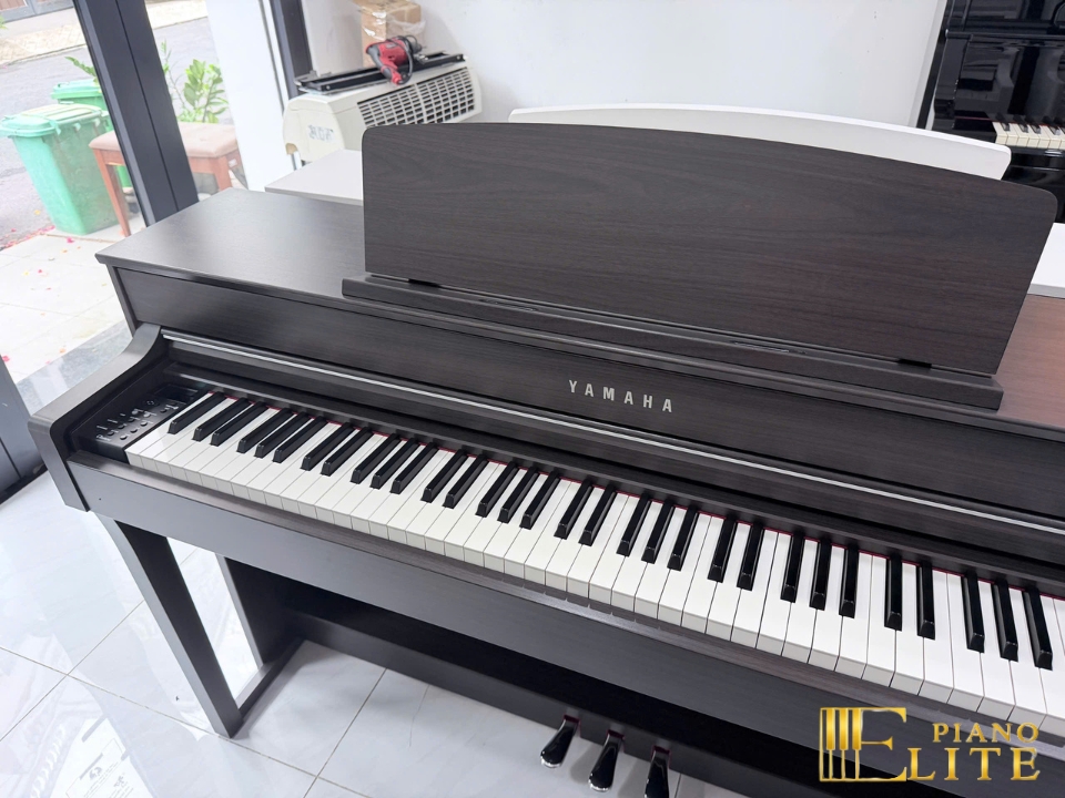 YAMAHA CLP-645 DW