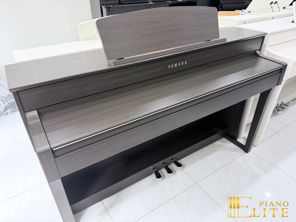 YAMAHA CLP-645 DW