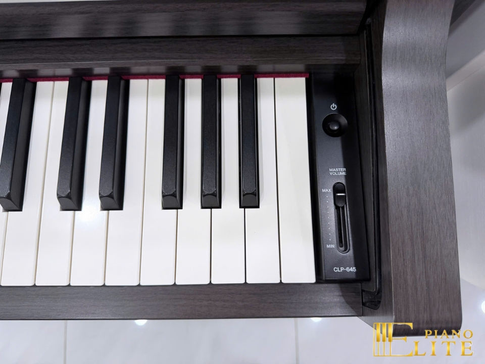 YAMAHA CLP-645 DW
