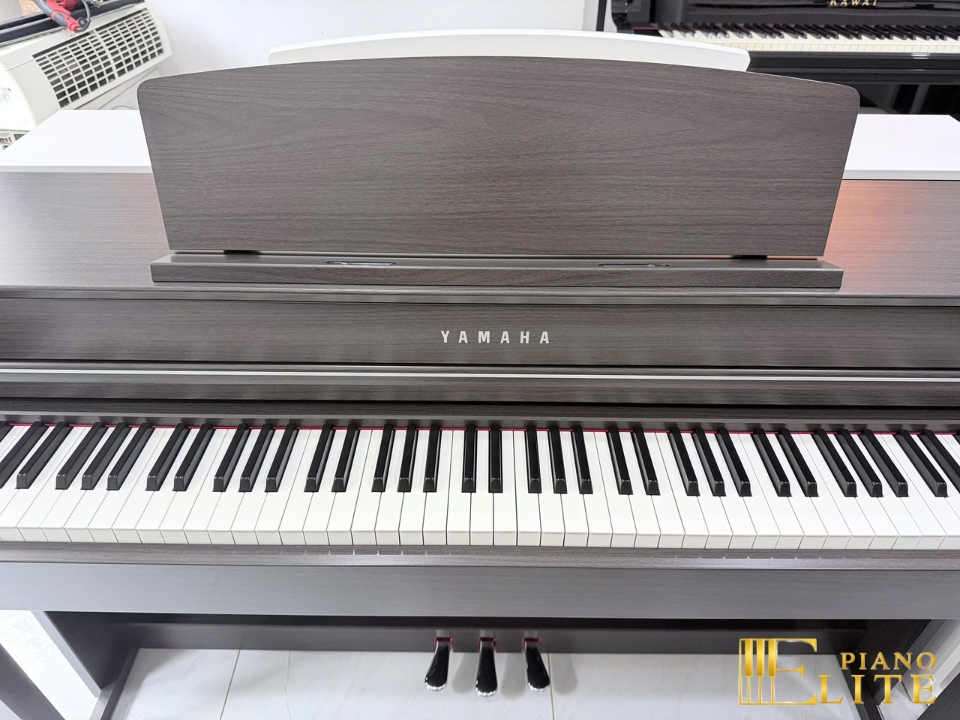 YAMAHA CLP-645 DW tại Nah Music TP.HCM – Không gian trưng bày