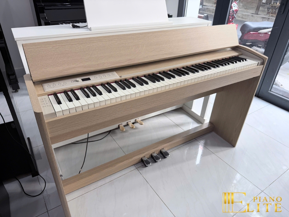 ROLAND F701 LA (USED)