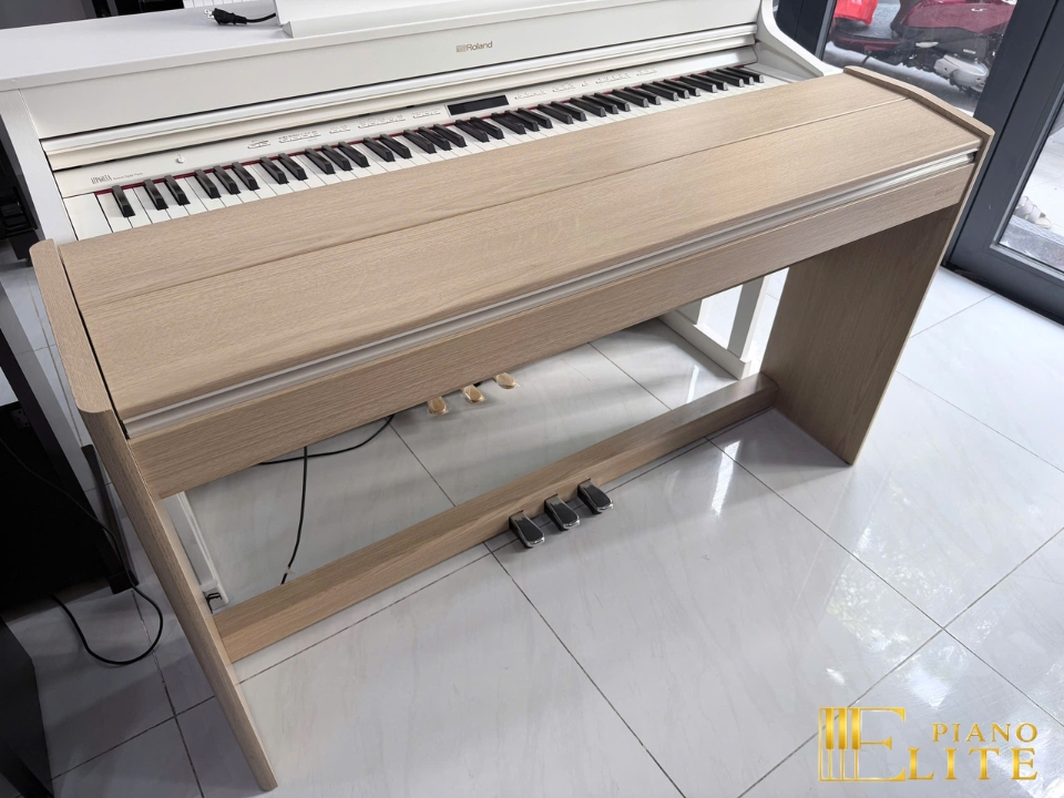 ROLAND F701 LA (USED) – Toàn cảnh thiết kế tại Nah Music
