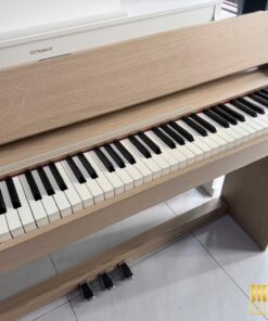 ROLAND F701 LA (USED)