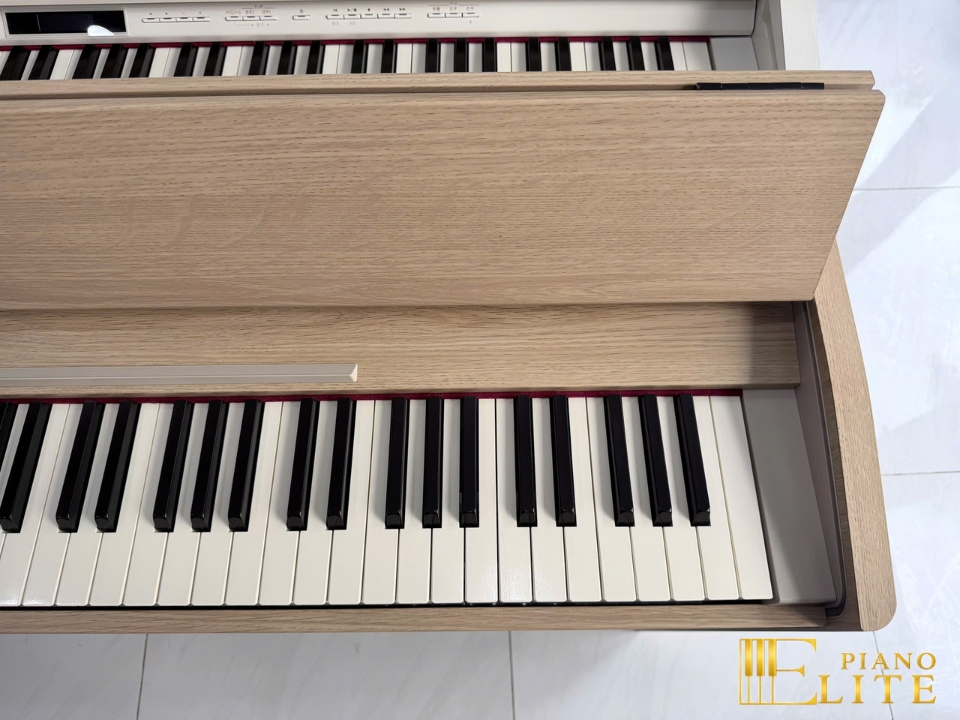 ROLAND F701 LA (USED)
