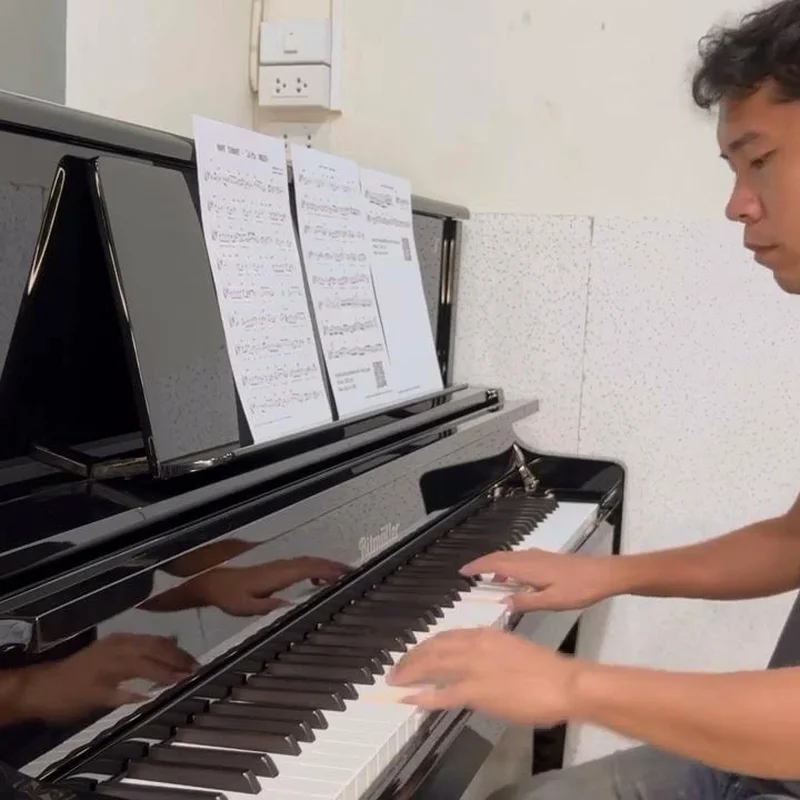 Showroom Nah Music trưng bày Ritmuller RSH121