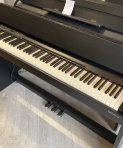 ROLAND F-140 B (USED)
