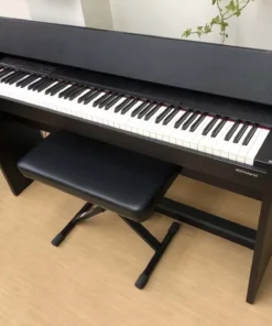 ROLAND F-140 B (USED)