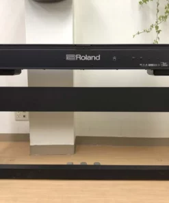 ROLAND F-140 B (USED)