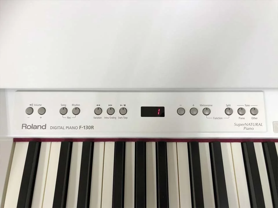 ROLAND F-130 WH