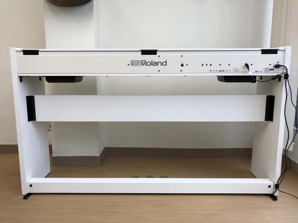 ROLAND F-140 WH (USED) - Nah Music
