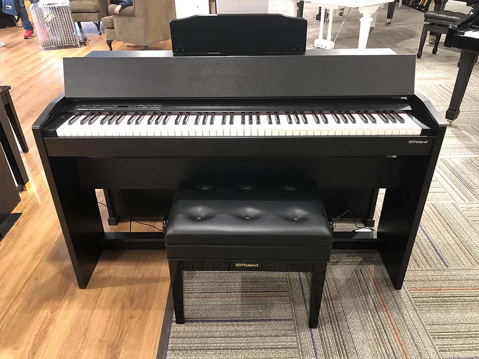 ROLAND F-140 B (NEW)