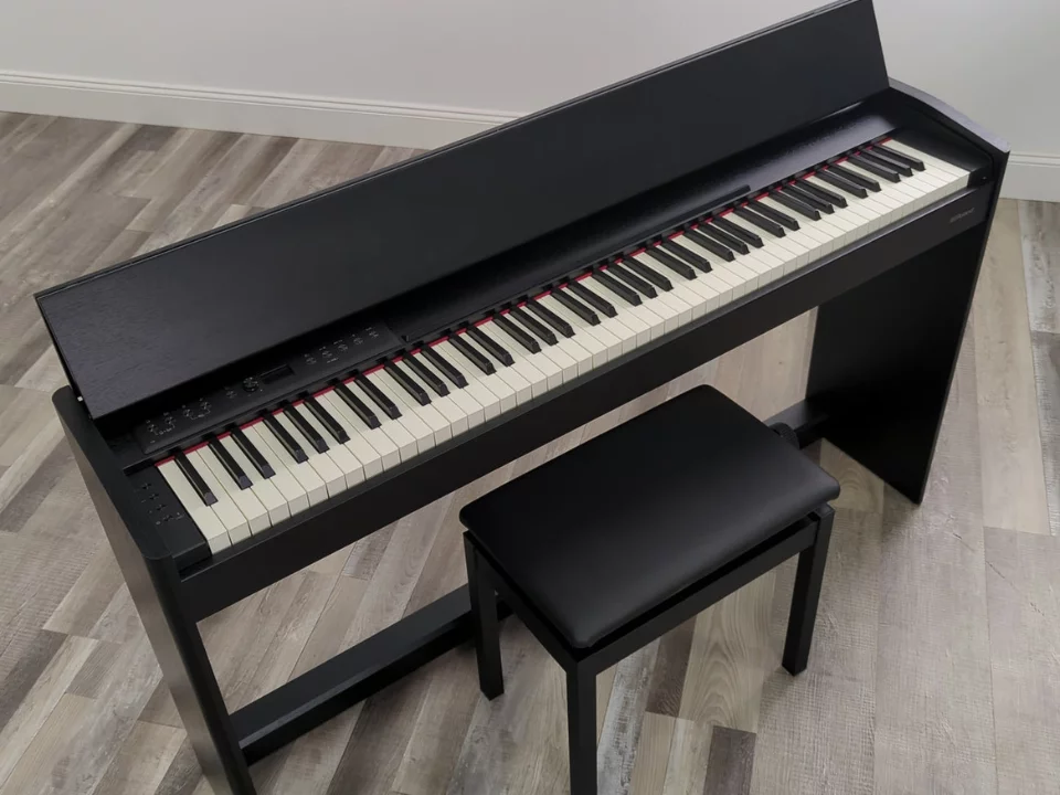 ROLAND F701 CB (USED)