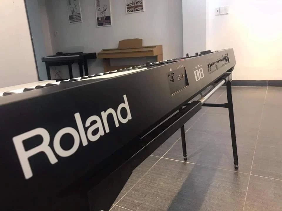 ROLAND FA-08 tại Nah Music