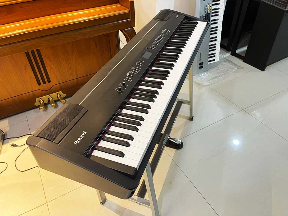 ROLAND FP-7 BLK