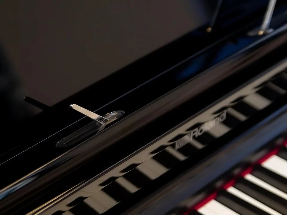ROLAND GP-3 PE (Used) – Ghế đàn và phụ kiện đi kèm