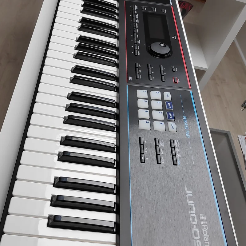 ROLAND JUNO-DS61 – Toàn cảnh thiết kế tại Nah Music