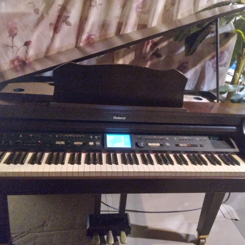 Roland KR-977 – Toàn cảnh thiết kế tại Nah Music