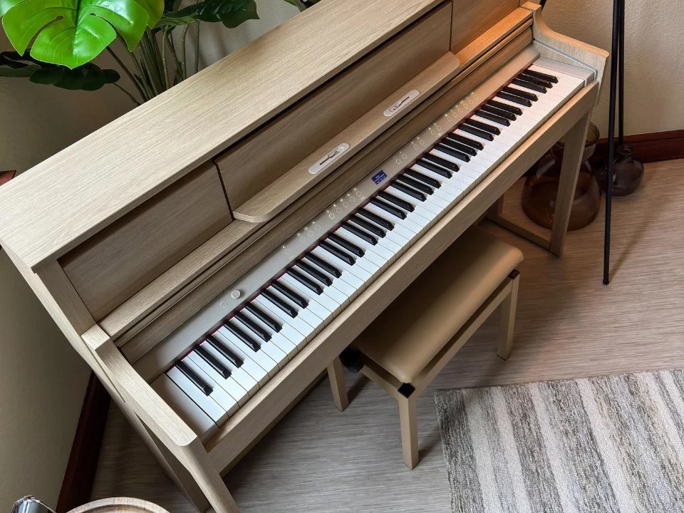ROLAND LX-5 LO – Ghế đàn và phụ kiện đi kèm