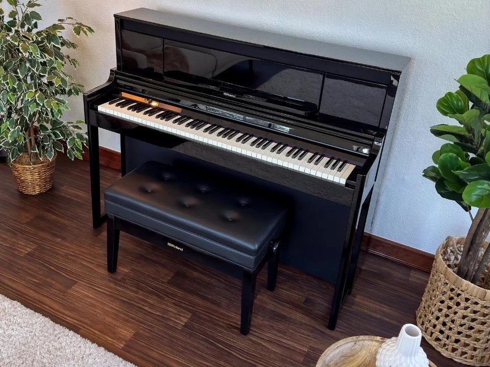 ROLAND LX-6 PE – Ghế đàn và phụ kiện đi kèm