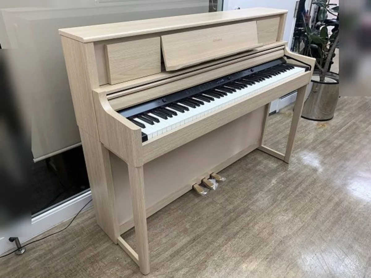 ROLAND LX-705 LA (USED) - Nah Music