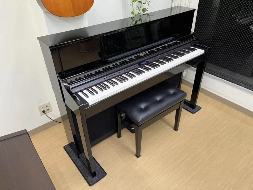 ROLAND LX7 PE