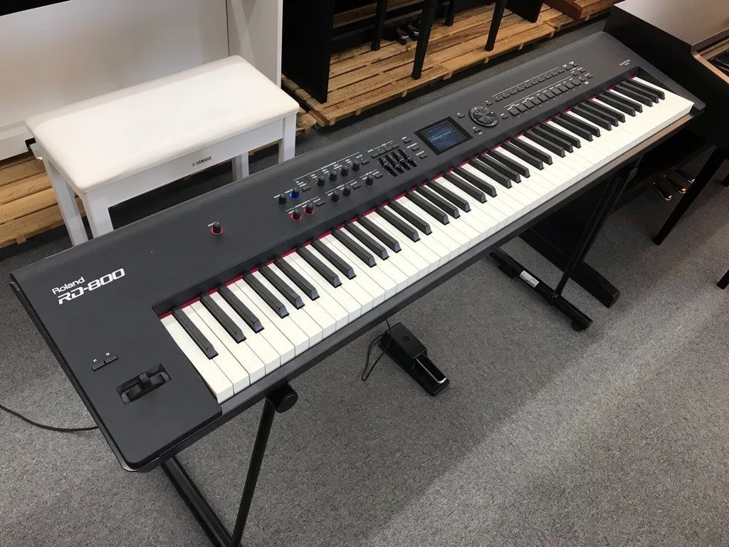 ROLAND RD-800