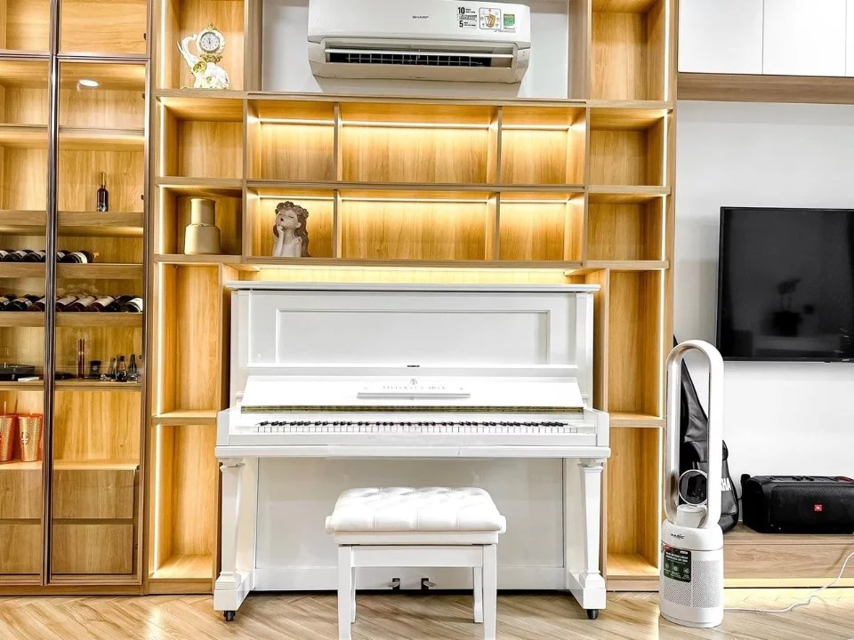 STEINWAY K-132 WH – Toàn cảnh thiết kế tại Nah Music