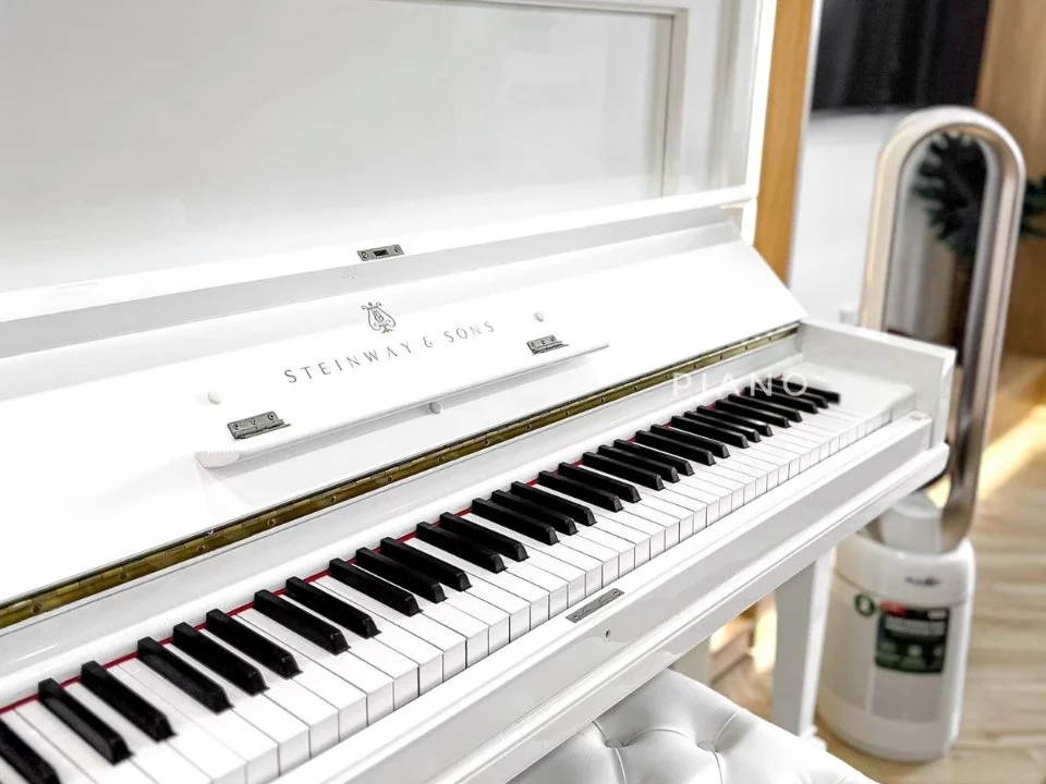 Review STEINWAY K-132 WH – Hình ảnh thực tế tại showroom Nah Music