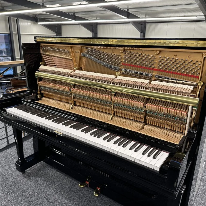 Review STEINWAY V-125 – Hình ảnh thực tế tại showroom Nah Music