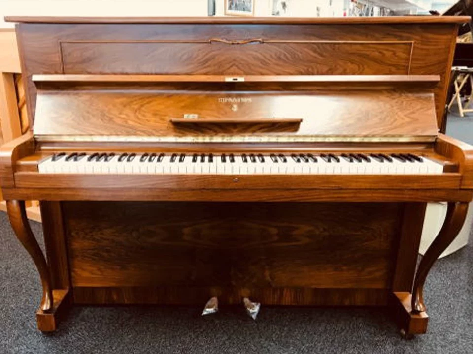 STEINWAY Z114 WN